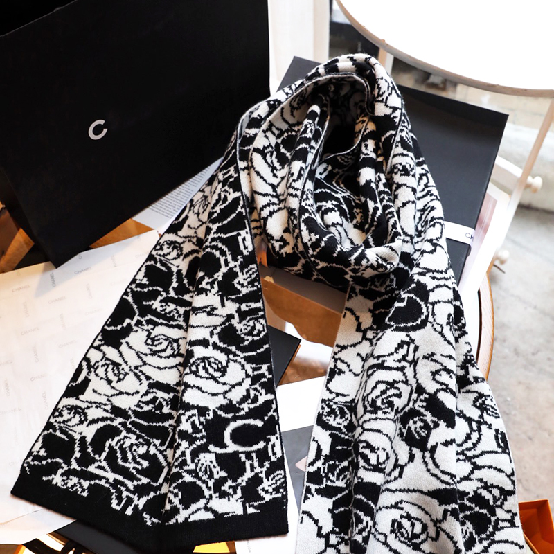 女性用の豪華なデザイナースカーフスカーフアルファベットエレガントな100シルキーレディーススカーフ超高価値100暖かい冬のクラシック汎用