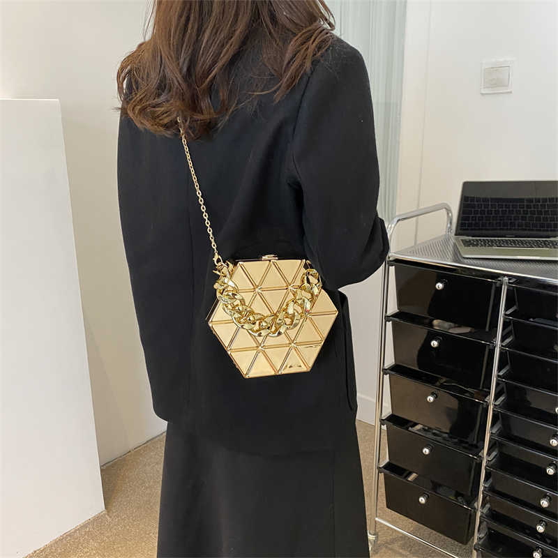 Bolsos de hombro Bolsos de cena de acrílico de moda para mujeres 2023 Bolso de hombro de oro de lujo Bolso de caja de diseñador Monederos lindos y bolso de cadena Crossbody