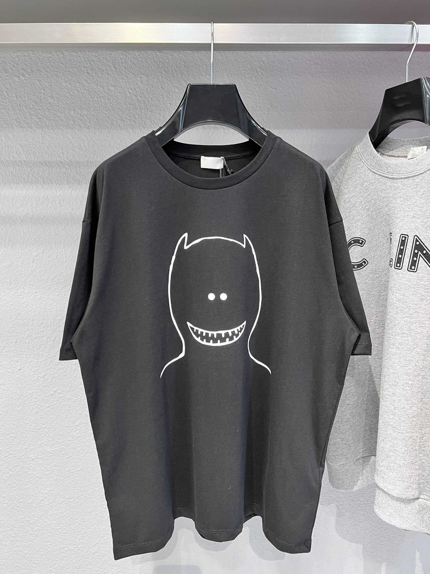 디자이너 여성 T 셔츠 하이 에디션 여름 전면 16 글자 자수 OS 드롭 어깨 느슨한 버전 티셔츠 소매