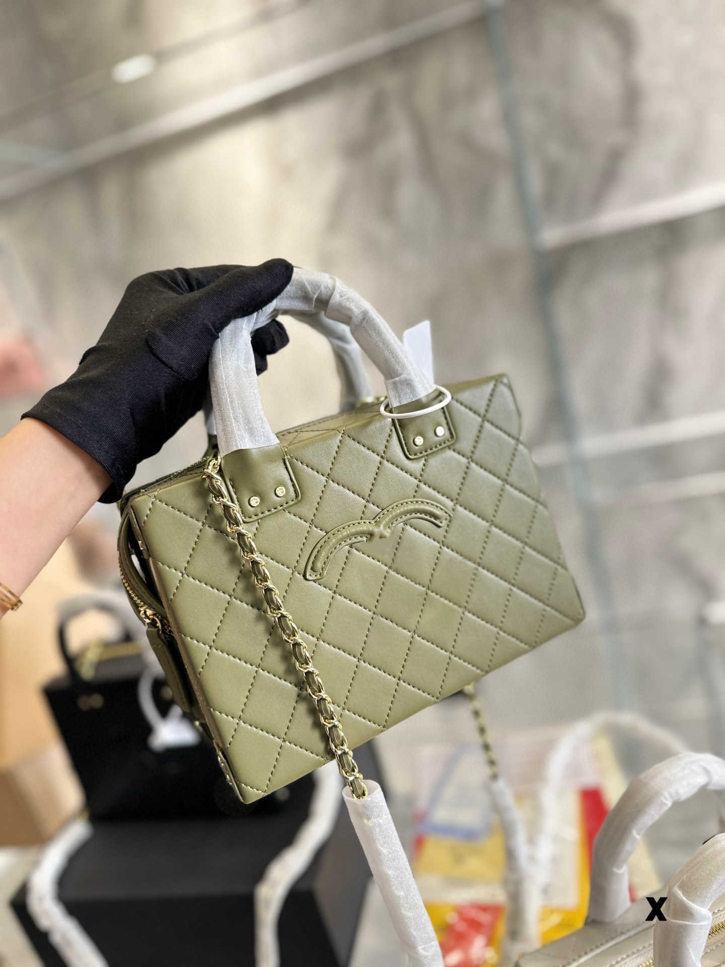 22B Sonbahar ve Kış Yeni Küçük Kokulu Rüzgar Lingge Taşınabilir Zincir Sert Tek Omuz Crossbody Bag Toptan Çantalar 30 Dolar