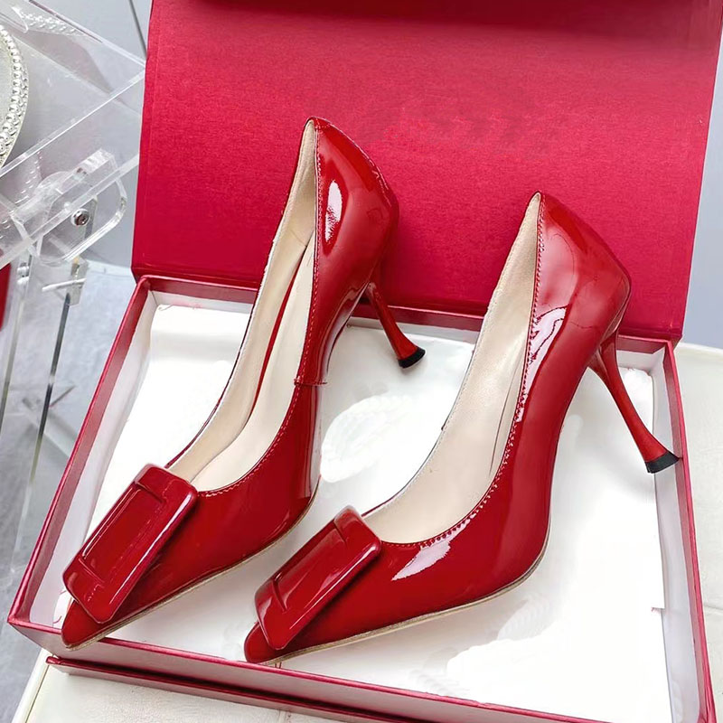 Женская классическая дизайнерская дизайнерская роскошная квадратная пряжка с высоким содержанием сандалий мода подлинная кожаная сексуальная мелкая мелкая рот заостренные туфли.