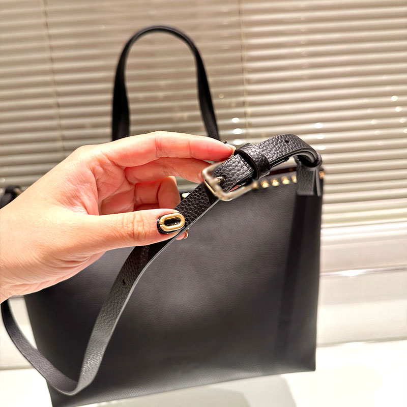 Moda Tasarımcı Çanta Premium Zarif Banliyö Gündelik Datlama Tüm Boyut 35x29 Perçinlenmiş Tote Çanta Elle tutulan Crossbody Bag