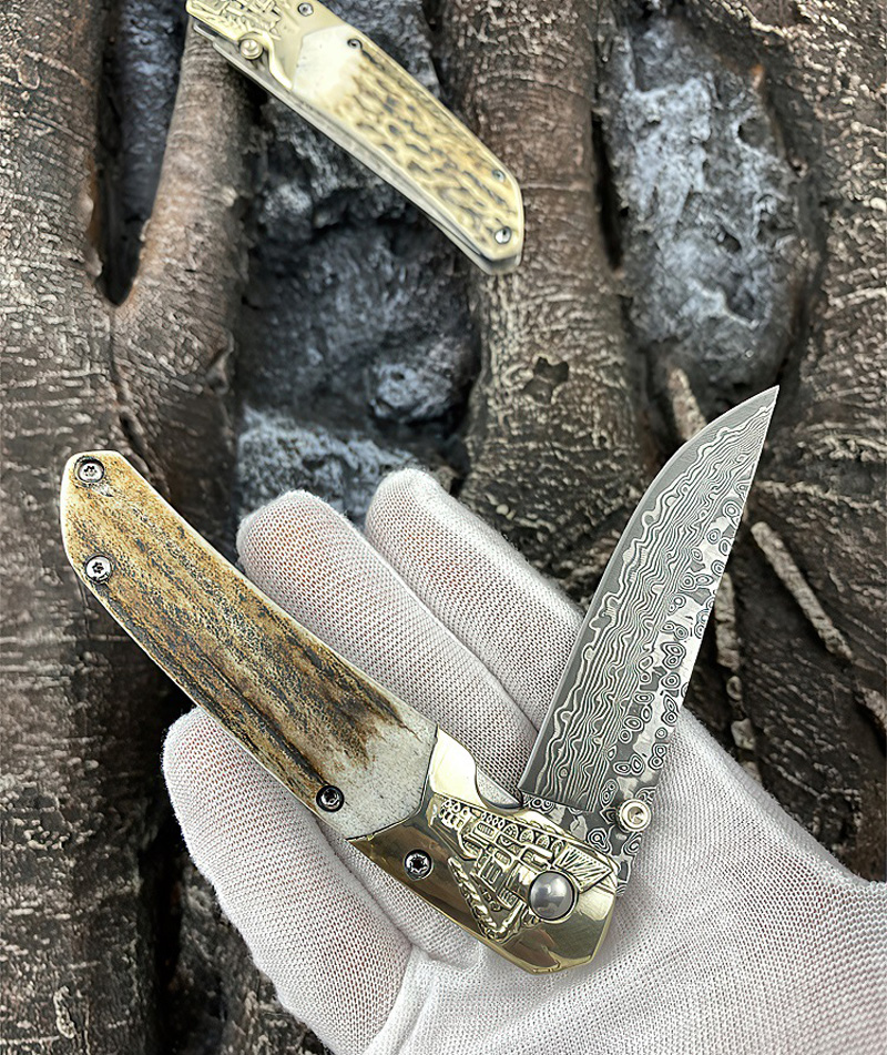 Hot A1963 Flipper Folding Knife VG10 Damascus Steel Drop Point Blade Deer Horn with Brass Head Handle Outdoor Camping Hiking Fishing EDC Pocket Knives