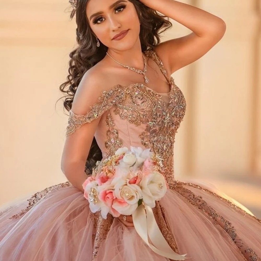 Pembe Quinceanera Elbiseler 2023 Tatlım Kapalı Omuz Prensesi Tatlı 15 16 Yaş Doğum Günü Prom Partisi Gown Sırtsız Gala Hediyesi