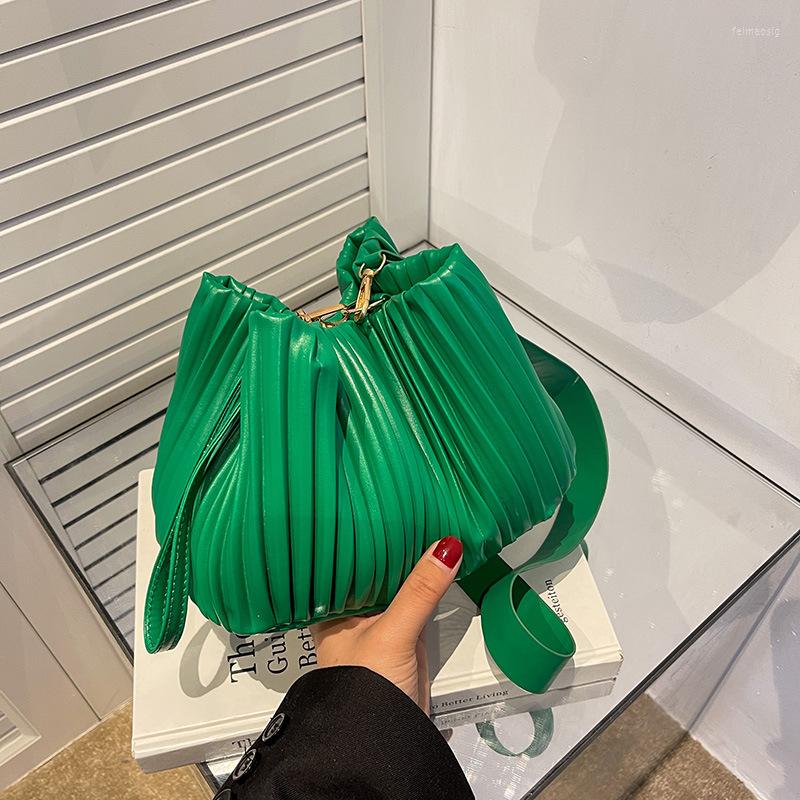Akşam çantaları moda pilili çapraz gövde çanta pu deri kadınlar düz renkli kova jeton çantası gündelik ofis alışverişi omuz messenger
