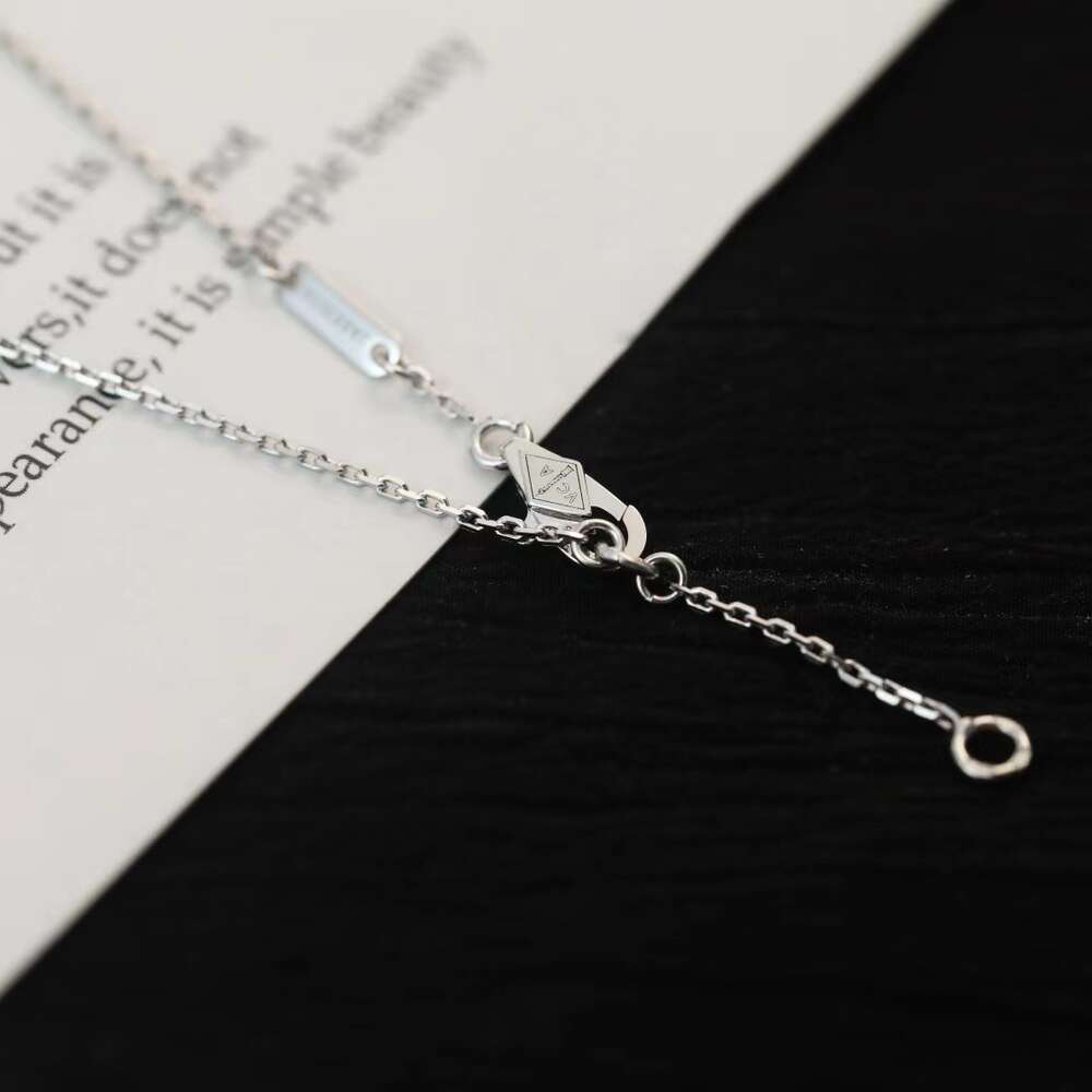 High Version Classic Mini Full Diamond Lucky Grass Necklace Women's Single Flower Pendant Transport Collarbone Chain