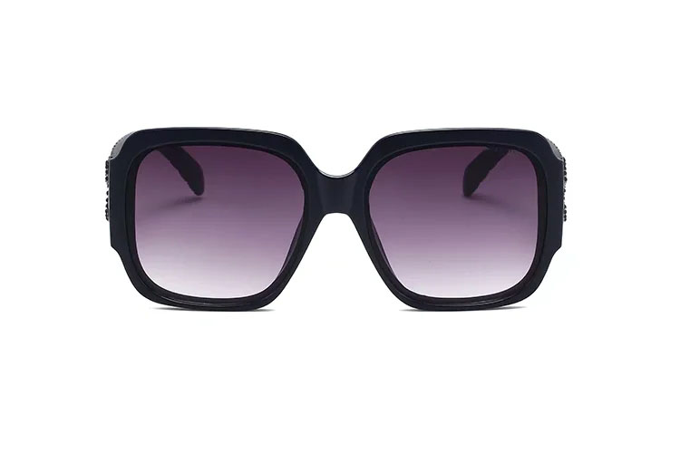 Les lunettes de soleil à monture large Retro Casual Classic 7790 conviennent aux hommes et aux femmes avec des lunettes de soleil élégantes et sophistiquées