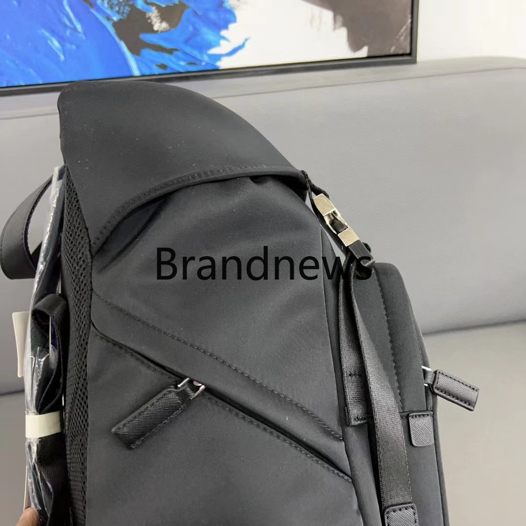 Mochila masculina de nylon preta com design esportivo, mochila casual selvagem bipolar com grande capacidade de bolso, bolsa de viagem à prova d'água para homens 2390, 2023