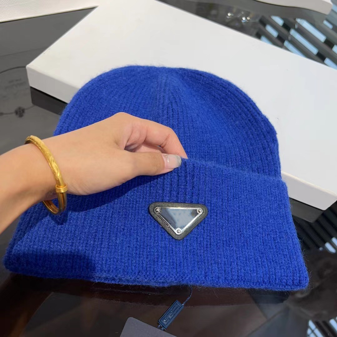 Projektant mody czapki czaszki czaszki projektant Stylowe trójkątne litery czapki zimowe luksusowe czapki dla mężczyzn kobiety ciepłe wełniane kapelusz unisex