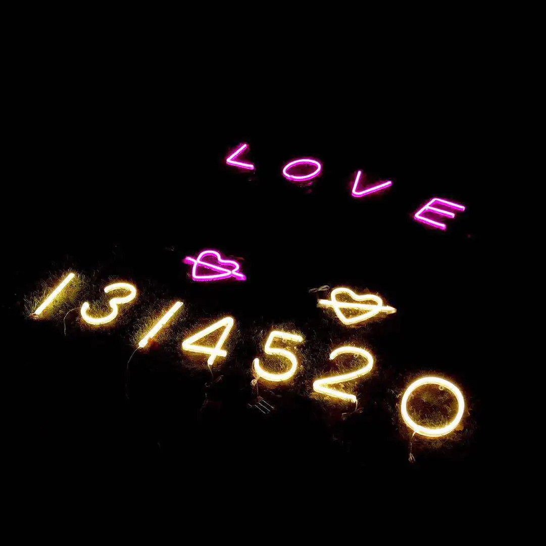 Autres fournitures de fête d'événement 26 Neon Light Sign Romantique Lettre LED Mur Art Suspendu Veilleuse Pour Chambre Esthétique Chambre Fête Décor À La Maison Cadeau D'anniversaire 231127