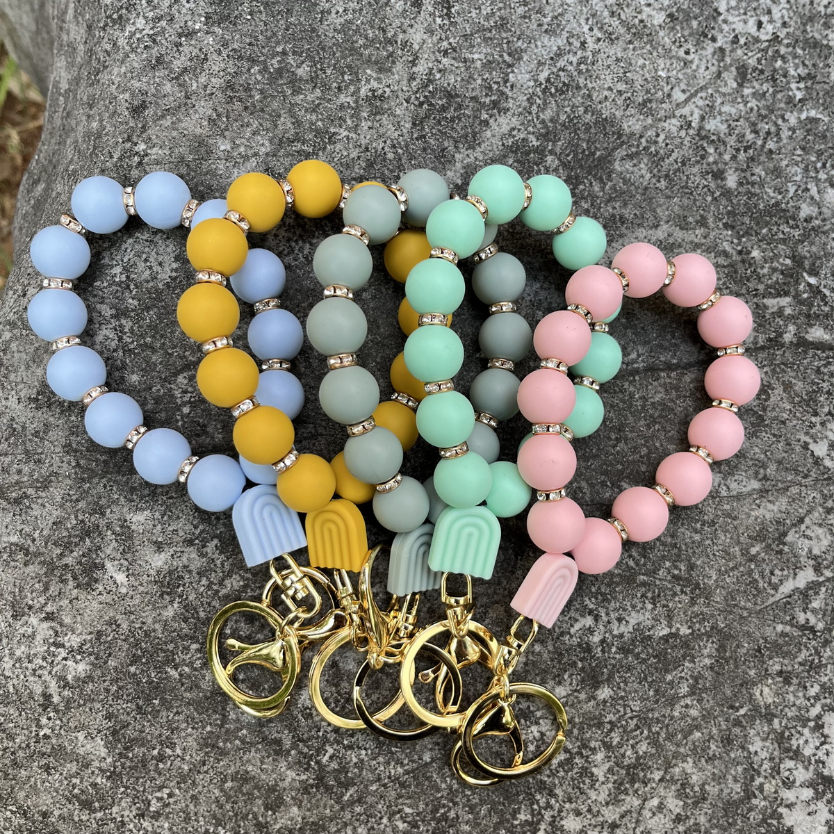 Porte-clés de bracelet en cristal de perles de silicone solide, fait à la main, vente en gros, conçoit avec arc-en-ciel