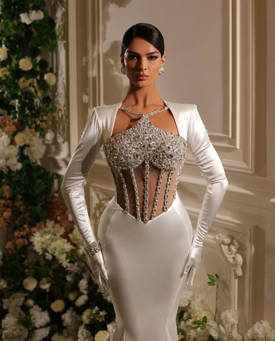 Eleganti abiti da ballo a sirena maniche lunghe scollo a V diamanti applicazioni in raso paillettes treno in raso con perline abito da sera taglie forti abiti da sposa taglie forti su misura