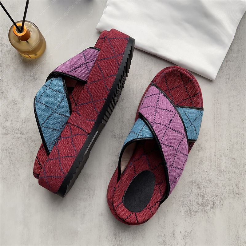 Designer Slipper Loafers Slides Platform Sandaler Mid Heel Rattan Jumbo Interlocking Slipper broderade brev Tryckt strand tofflor Cross Strap Trapers