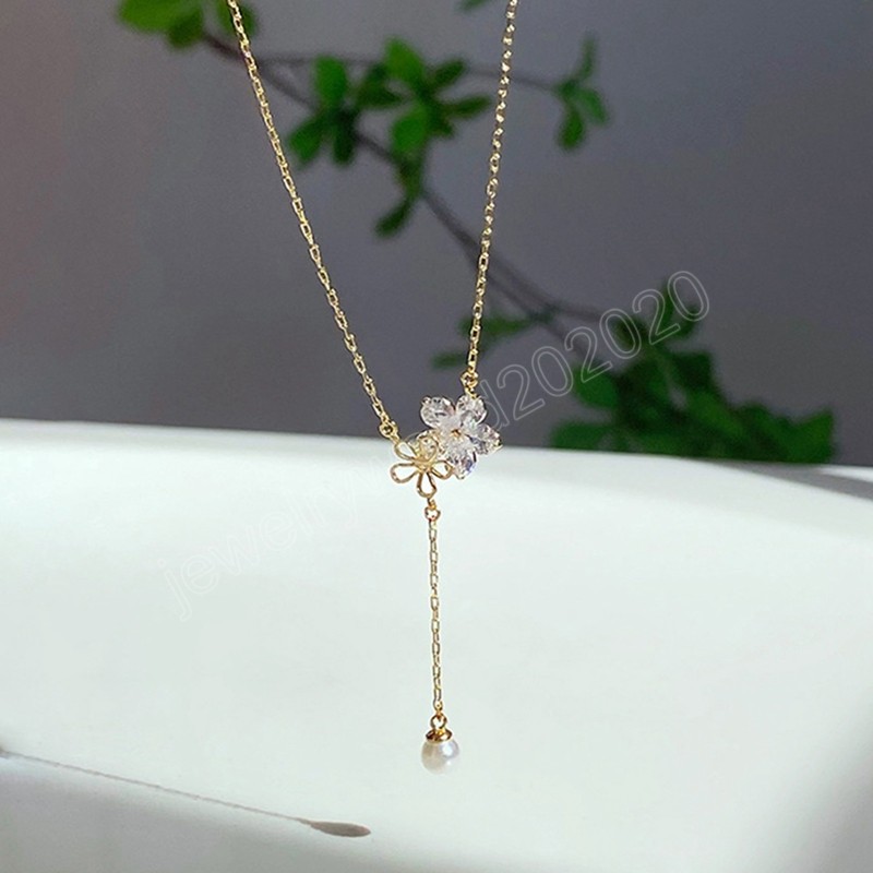 Collana con nappa a forma di fiore di perla di zircone color argento Collana femminile semplice e dolce con catena di clavicola