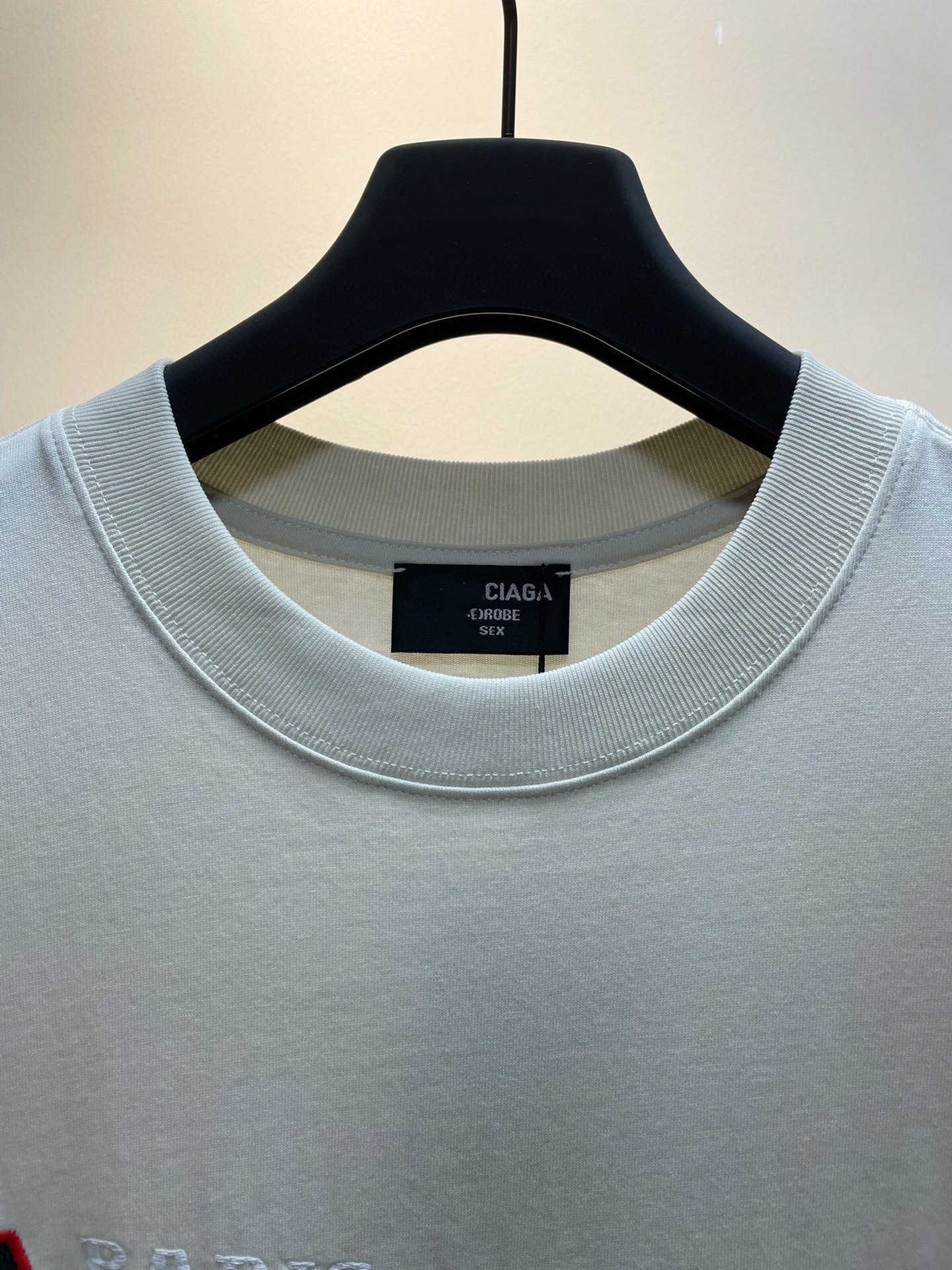 Designer neues Damen-T-Shirt Shirt Die richtige Version des Familienärmels mit englischen Buchstaben, fein bestickter Unisex-Stil