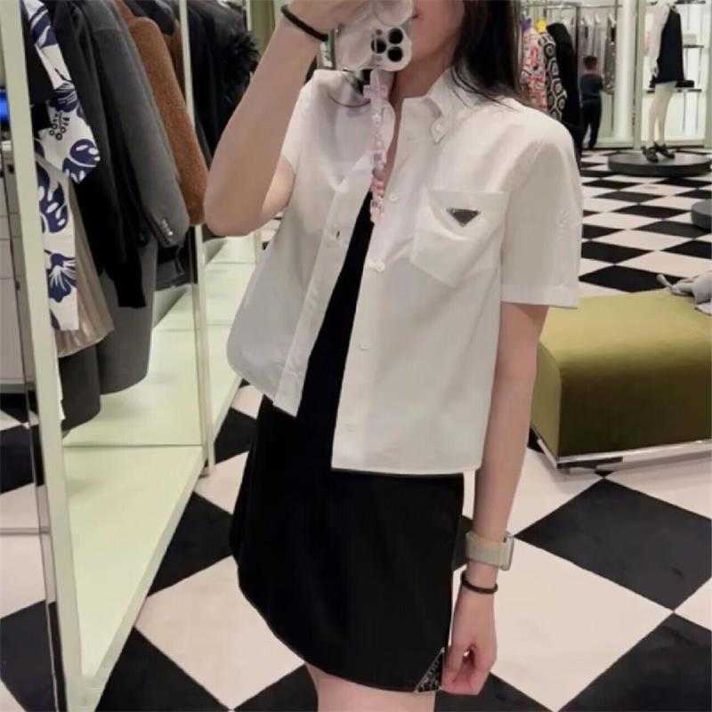 2023 Nuova maglietta da donna di alta qualità Famiglia Estate Semplice tasca a triangolo Camicia bianca Casual Versatile Top