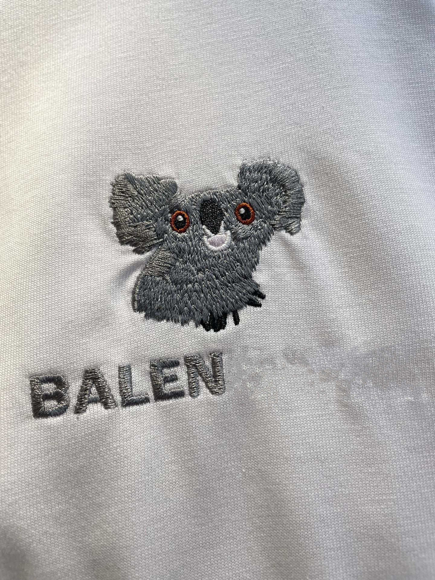 T-shirt da donna nuova di design T-shirt manica esclusiva beneficenza familiare di alta qualità con davanti koala ricamato uomo