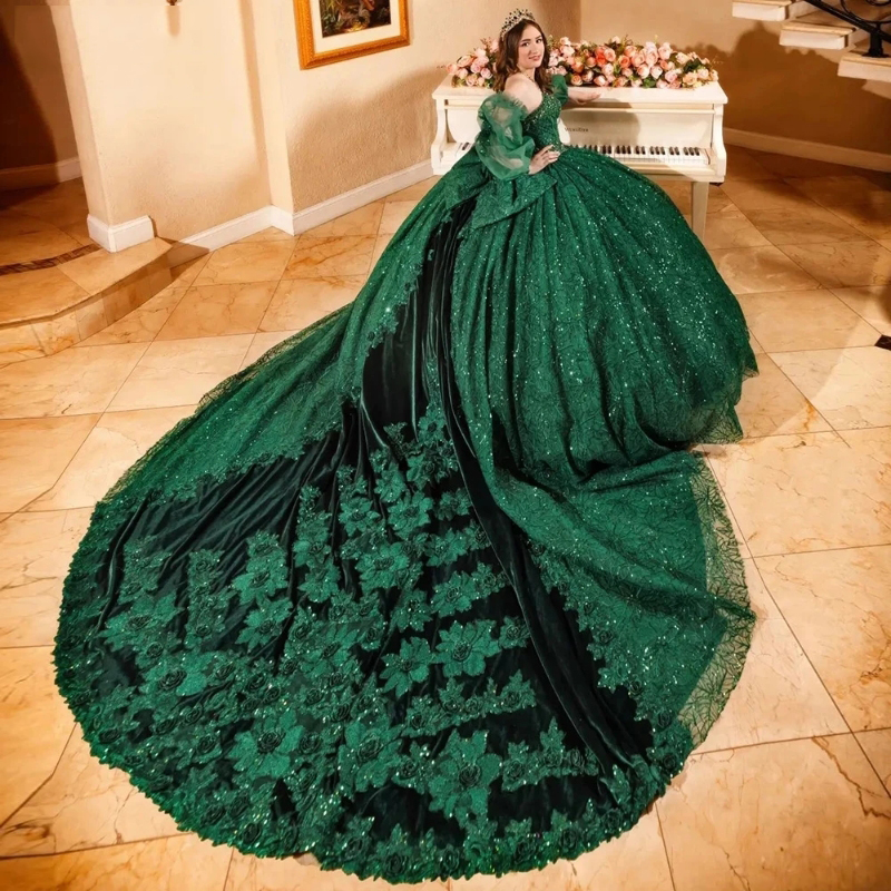Emerald Green Shiny Sweetheart Crystal Beading Ball Gown Quinceanera klänningar långärmad applikationer spetskorsett vestidos de 15 anos