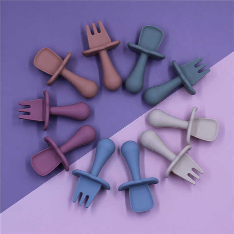 Utensílios de pratos de xícaras es de silicone para bebês Baby Silicone Free BPA Feedwares de mesa de mesa macia Aprenda a comer acessórios de colher de treinamento Presente P230314