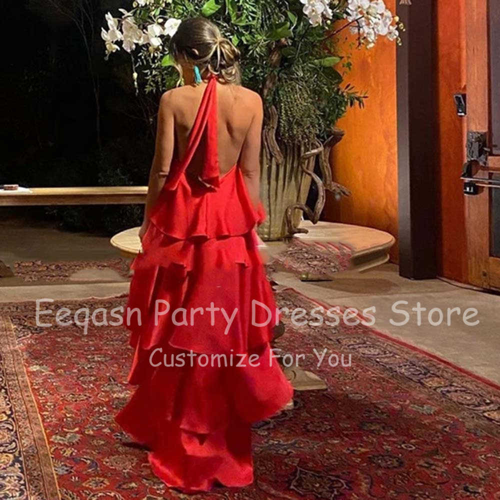 Abiti da festa Eeqasn Abiti da sera arabi in raso rosso Tiered Women Long Halter Backless Sexy Abiti da festa speciali Abiti da cerimonia occasioni formali W0428