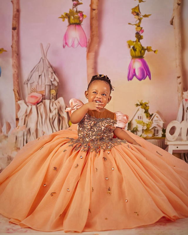 Luxurious Gold Flower Girl Dresses Little Girls Ball Gown Rehinestones Crystals Organza Tiered Short Sleeves First Birthday Party Dress African Gowns F005