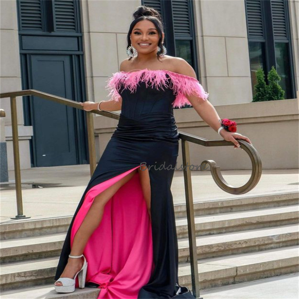 Vestido de baile preto de tamanho grande com penas rosa quente sexy sexy alta fenda aso ebi noturno festas de dança de dança noite use sem alças garotas negras formais pretas vestidos de Fiesta