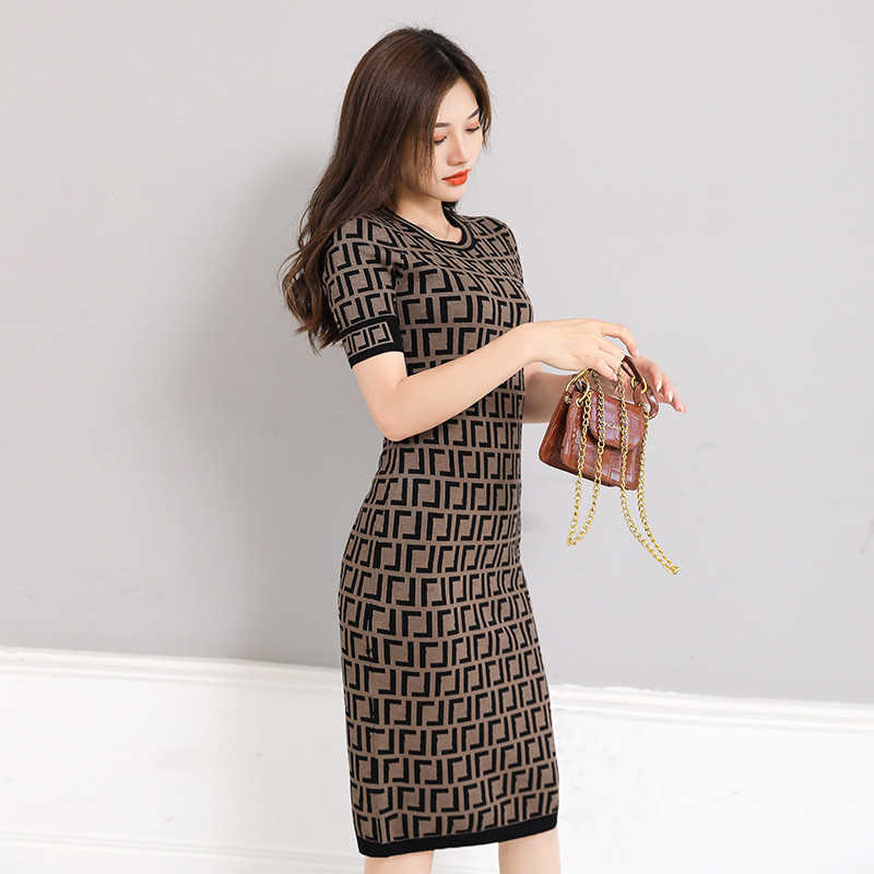 Designer-Damenbekleidung 20 % Rabatt Shirt Old Flower Letter Fit Style Celebrity Slim Elastic Medium Length Knitted Sleeve Dress