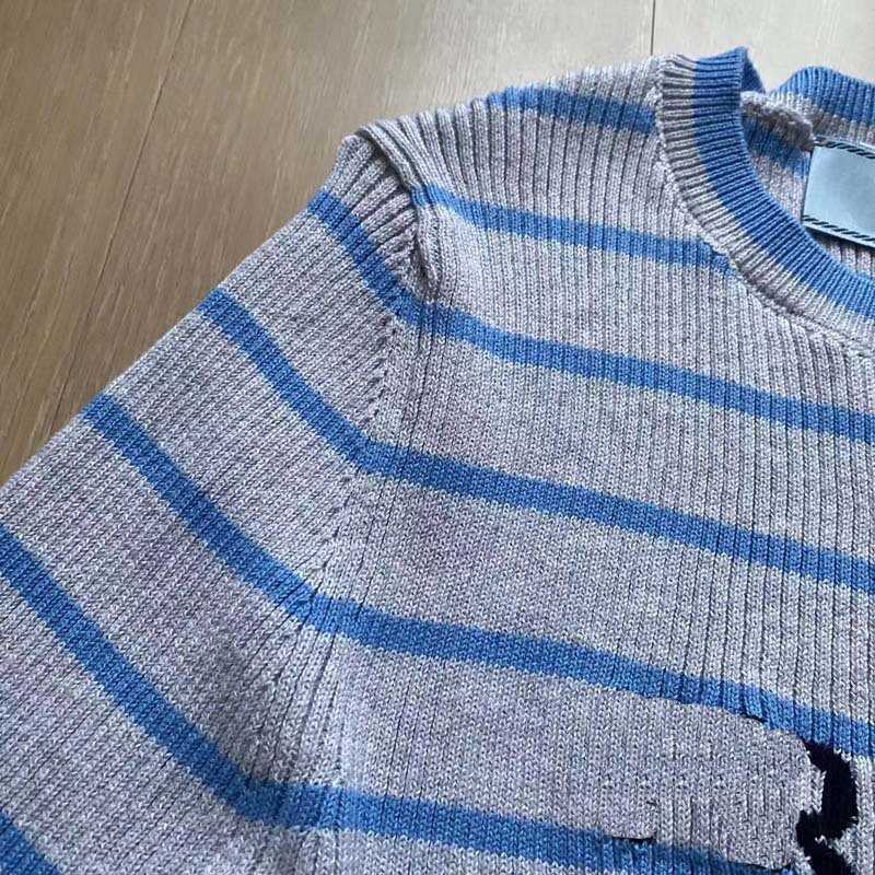 Designer neues Damen-T-Shirt Shirt Family 23 Early Spring High Grade Grey Blue Stripe Fit Small Knitted Elegant Slim Vielseitig