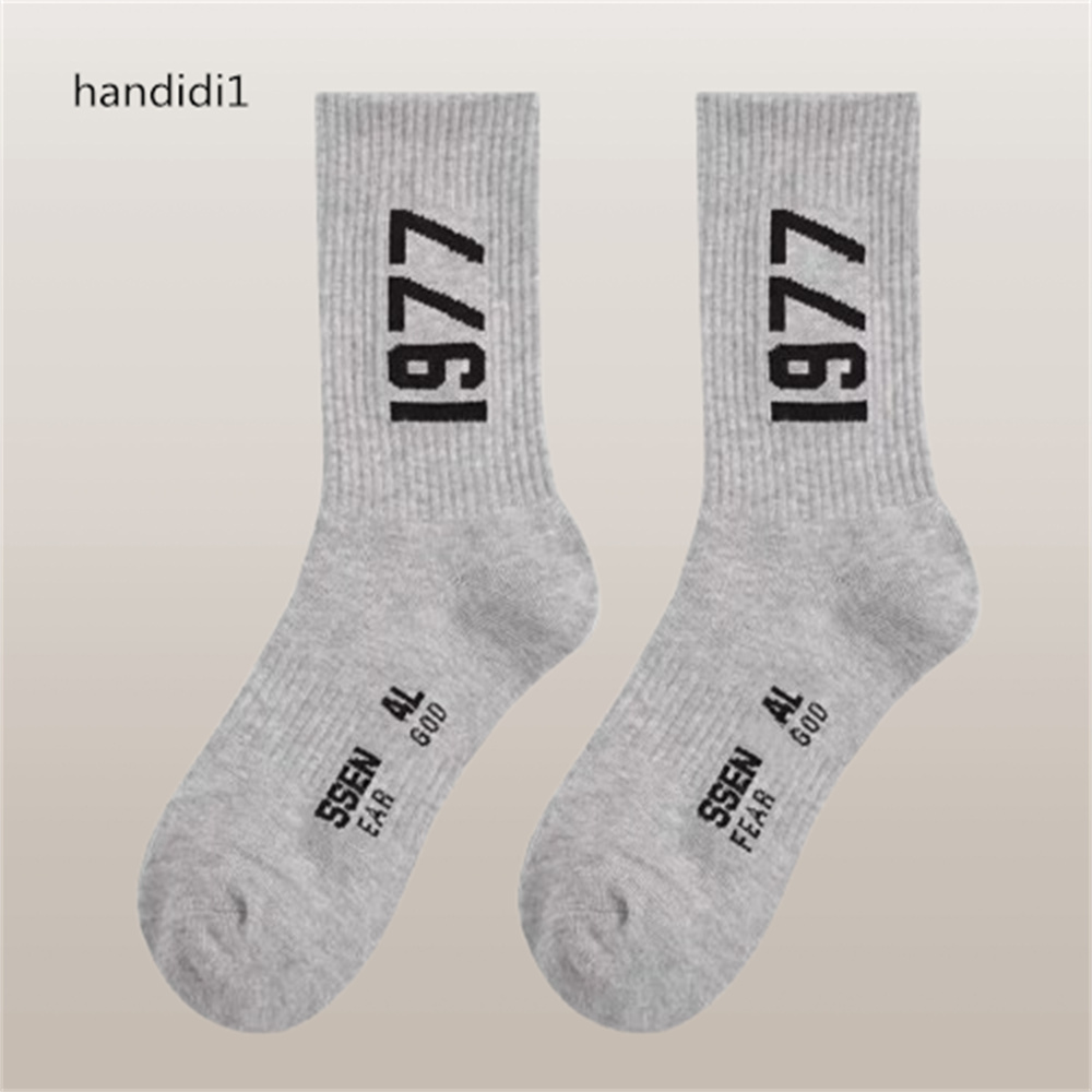 Chaussettes de sport en gros chaussettes de couple chaussettes de créateur conception personnalisée enseignant style scolaire chaussettes colorées cinq paires ensemble i7