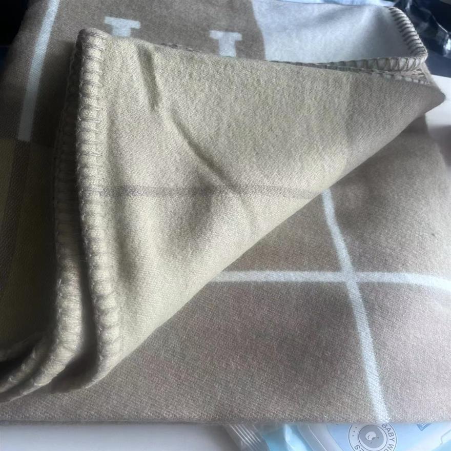 Кашемировое дизайнерское одеяло с буквенным принтом верблюжьего цвета, мягкий шерстяной шарф, шаль, портативный теплый плед, диван-кровать, флисовый вязаный плед 140 170CM221G