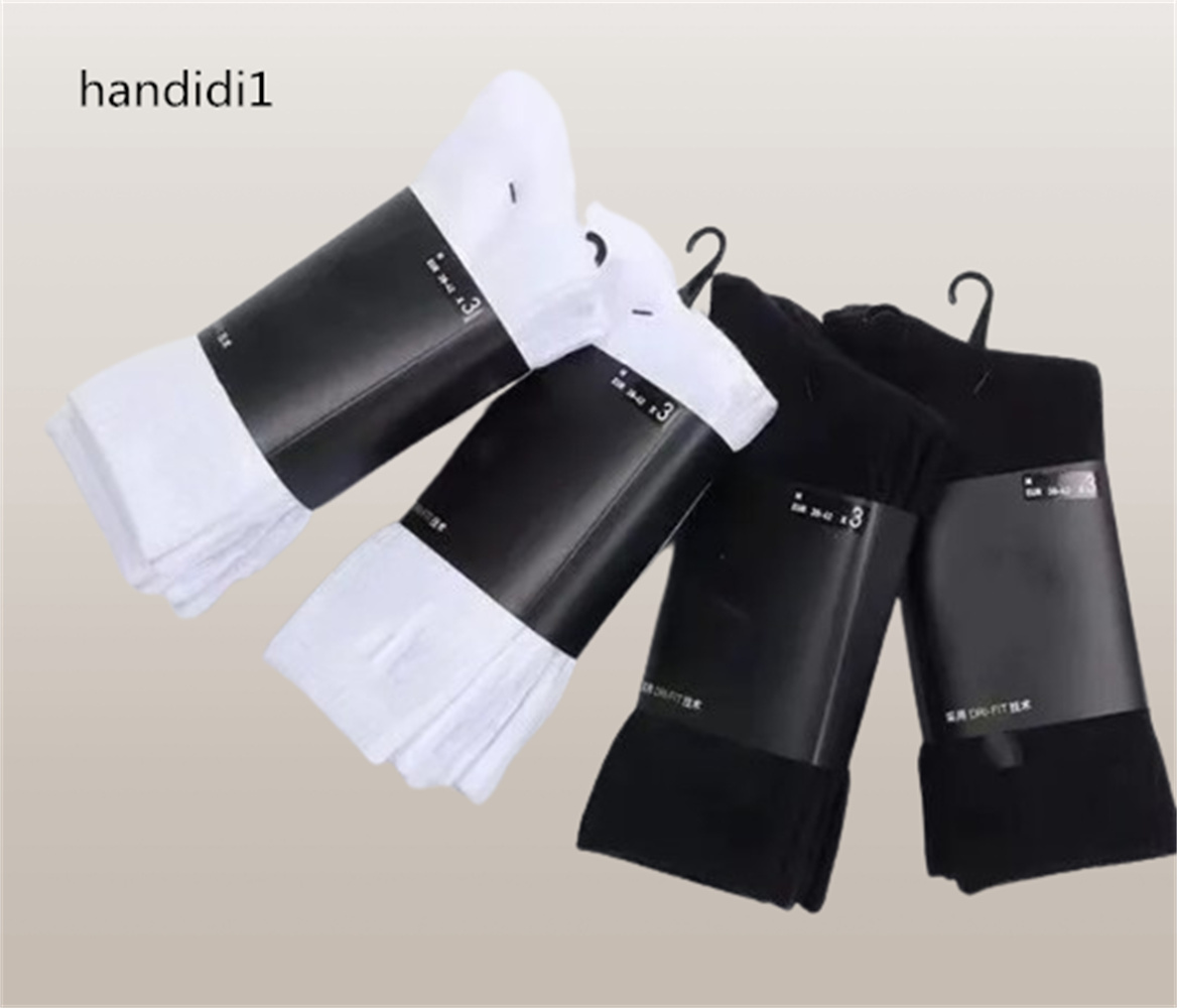 Bestverkopende designer zwart-witte sokken van hoge kwaliteit, veelzijdige neutrale katoenen klassieke ademende sokken, voetbal- en basketbalsokken in vijf paar y5