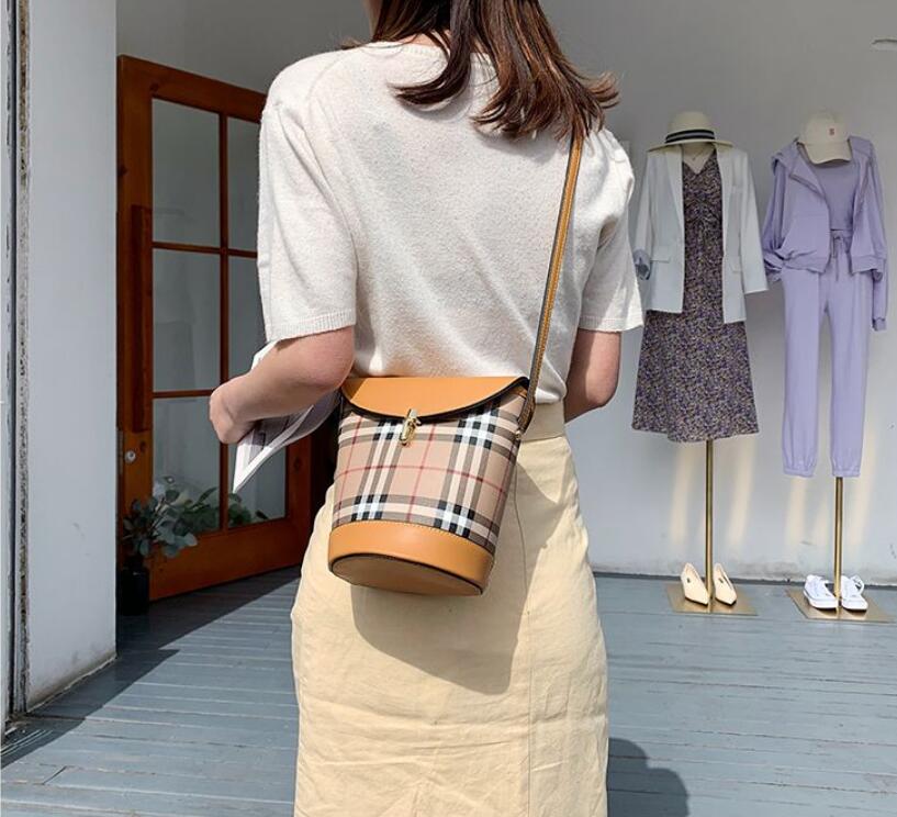 8322B Women Luxurys Designers Bags Crossbody High Quality Handbags Womens Purses Shoulder Shopping Totes Bag