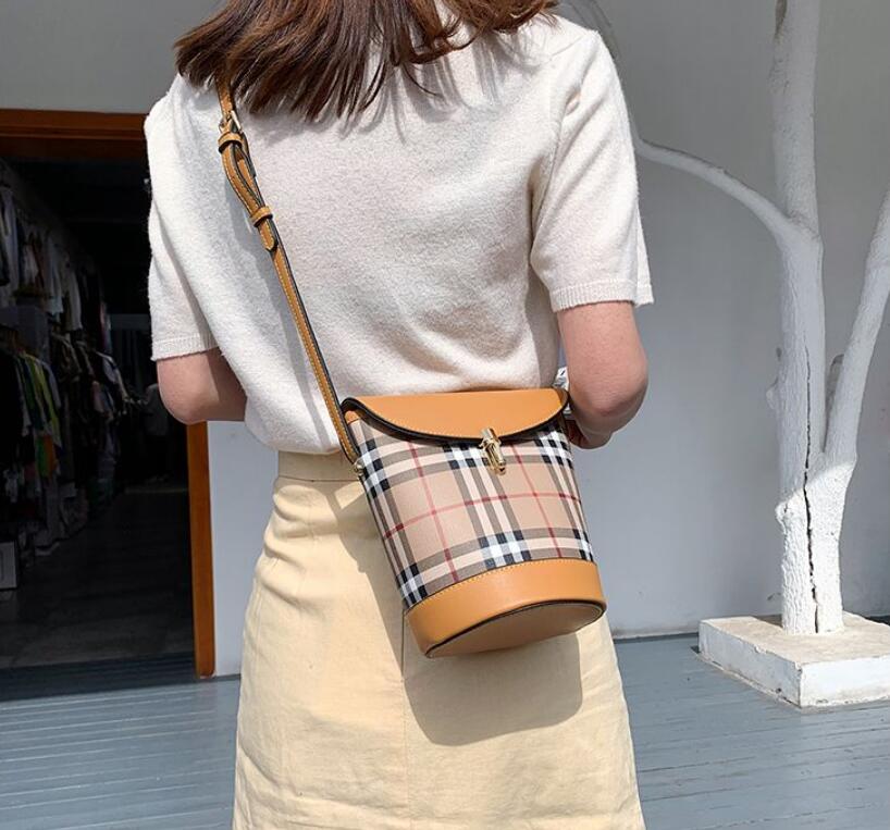 8322B Women Luxurys Designers Bags Crossbody High Quality Handbags Womens Purses Shoulder Shopping Totes Bag