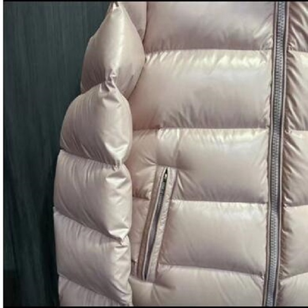 2060クラシックアームポケットバッジショートウィメンダウンジャケット冬の屋外フード付きパフジャケットファッションデザイナー