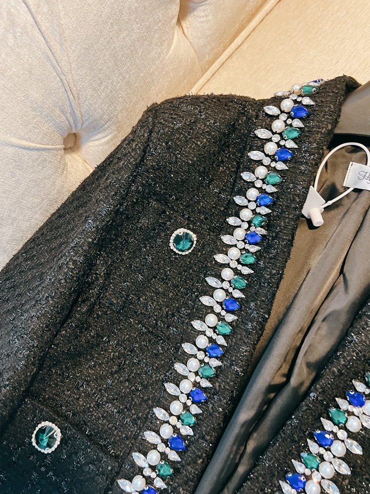 2024 Frühling Schwarz Perlen Tweed Jacke Schlank Stil Langarm V-ausschnitt Blau Strass Klassische Jacken Mantel Kurze Outwear H3N261516