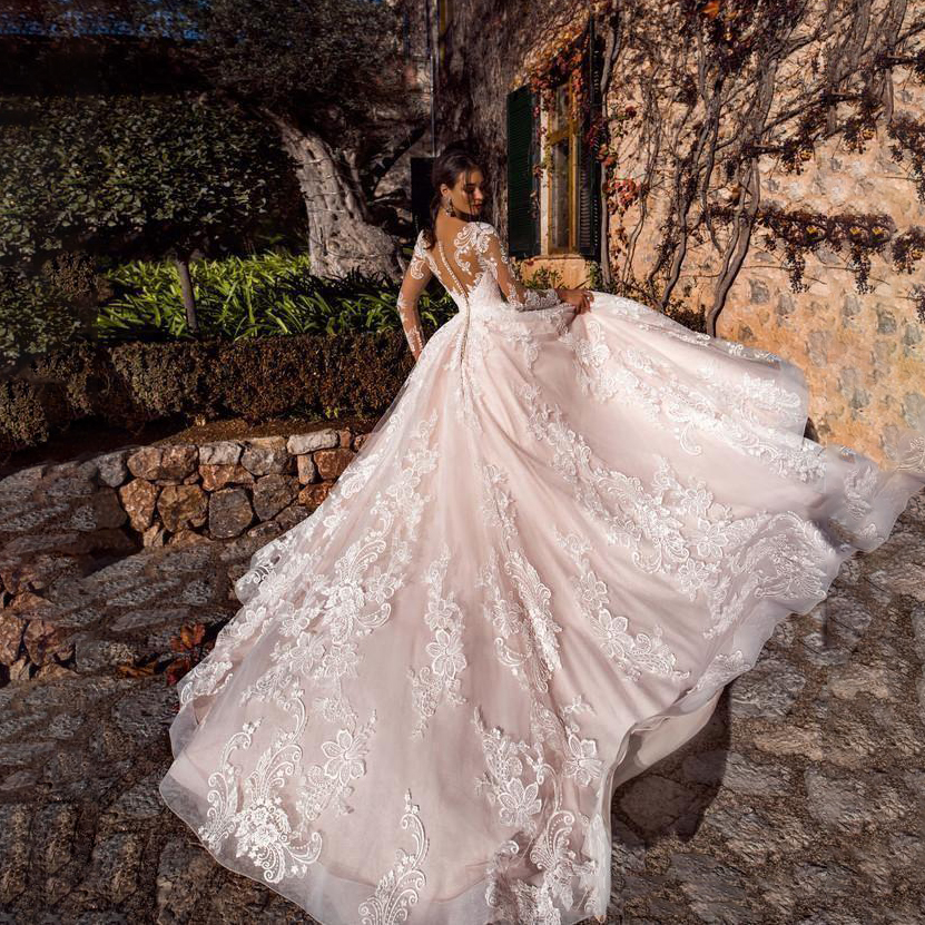 Abiti da sposa a-line con scollo a cuore 2023 Sposa manica lunga da favola Applique Bottoni ricoperti di tulle Hollow Modern Custom Made