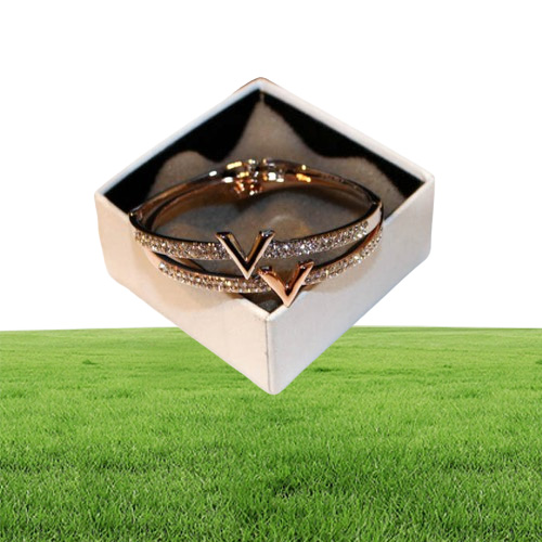 Bracelet de marque européen V Bracelet Bracelet Luxury Cubic Zircon Diamond Charms Bangles For Women Party Fine Jewelry Gift8172080