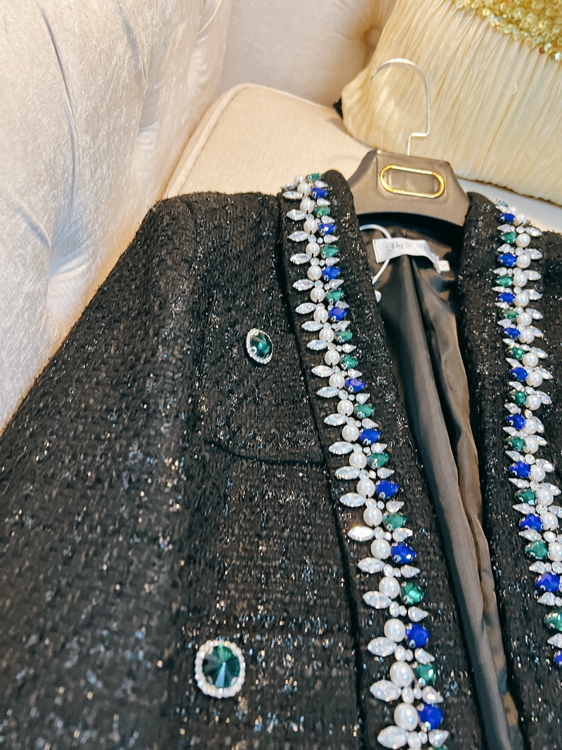 2024 Frühling Schwarz Perlen Tweed Jacke Schlank Stil Langarm V-ausschnitt Blau Strass Klassische Jacken Mantel Kurze Outwear H3N261516