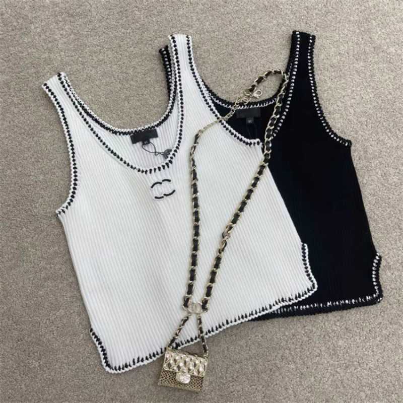 Luxus-Designer-Frauen-T-Shirt Shirt 2023 Sommer Kleines duftendes gestricktes Tanktop mit U-Ausschnitt, handgefertigt, Hakenkante, Kontrastfarbe, äußerer Riemen