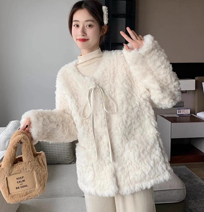 Płaszcz w odzieży wierzchniej damskiej Xiaoxiangfeng Plush Plush Ploush for Women's 2023 Nowy zima zagęszczona futra krótka bawełniana płaszcz
