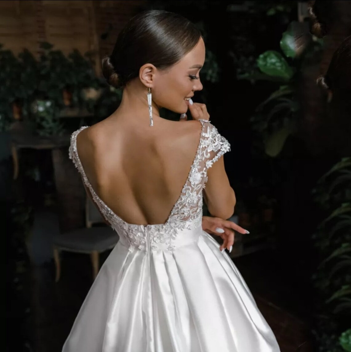 Perles De luxe robe De mariée Illusion a-ligne Robes De mariée manches cristaux Robes 3D robes De mariée florales Vestido De Novia