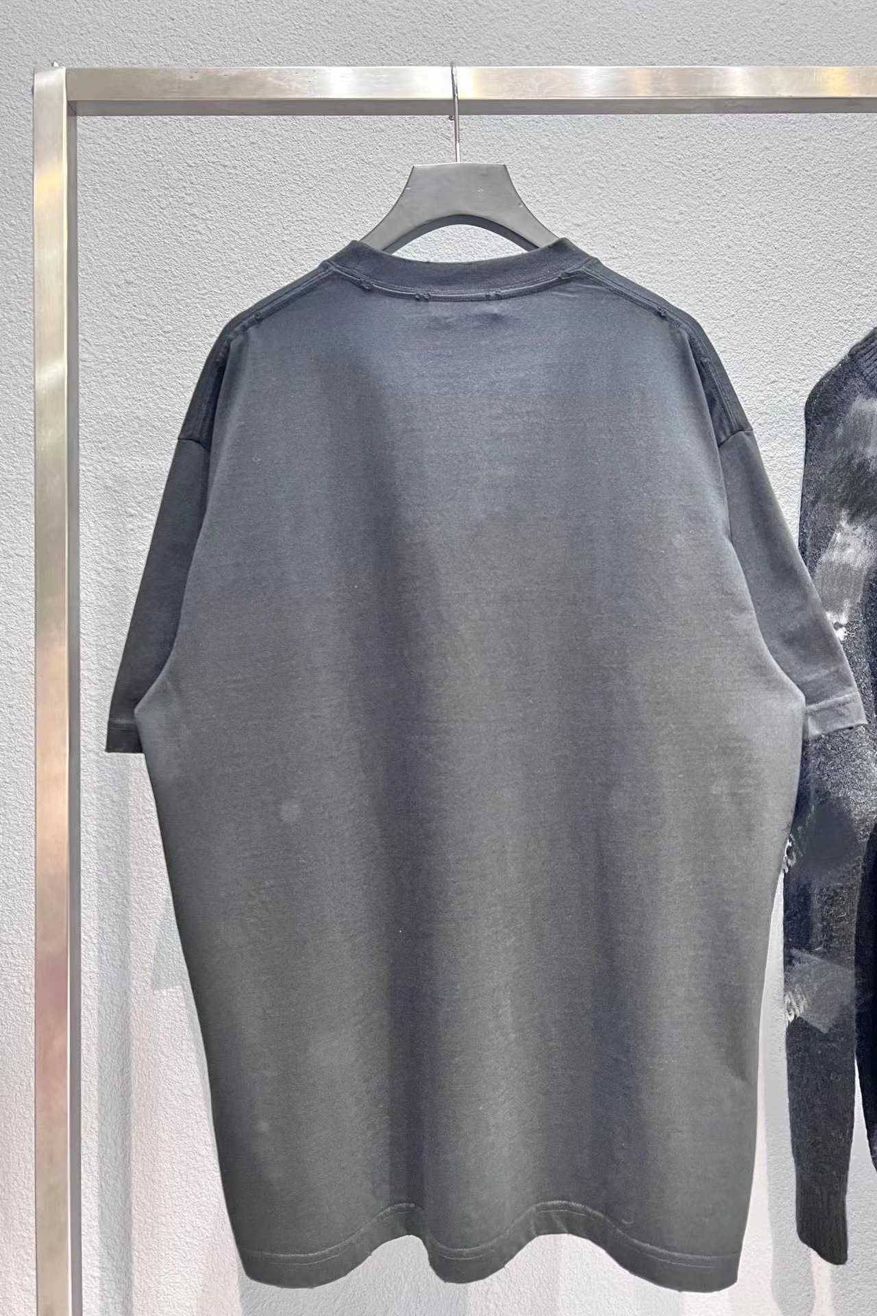 Tasarımcı Yaz Kadın Tişört Doğru Versiyonu Market Summer Sleeve T-Shirt Küçük Nakış Rahat Günlük Çözüm Tee