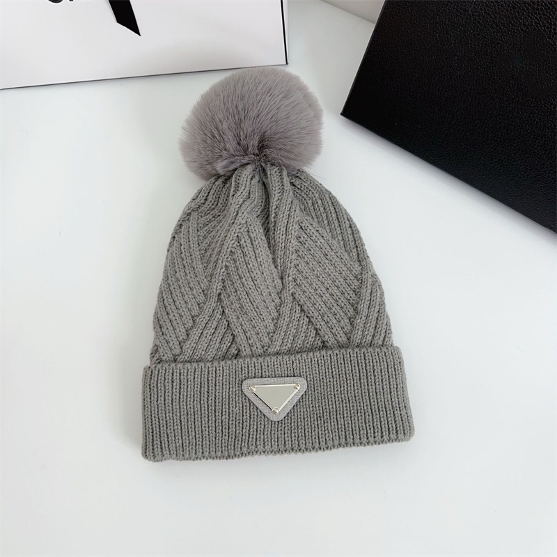 Luxuriöse Designer-Beanie-Strickmütze, modische gestrickte Wintermütze für Damen und Mädchen, modisch, vielseitig, lässig, randlos, warme Kaschmirmütze