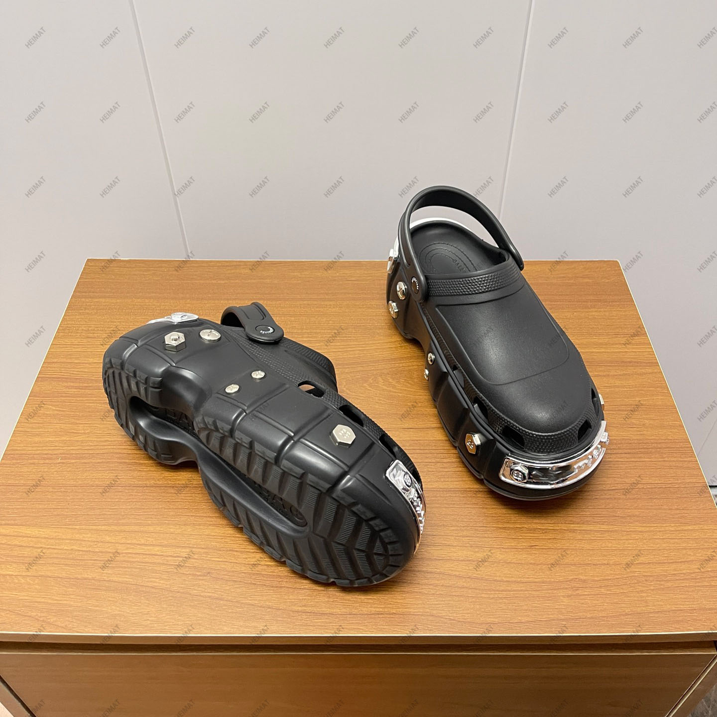 Novo designer de luxo sandálias chinelos caverna sapatos decoração de metal moda casual casal sapatos com caixa e saco de poeira 35-45