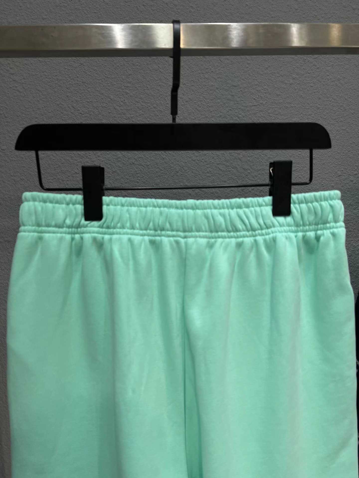 Vêtements pour femmes de créateurs 20% de réduction sur la chemise La version correcte distingue le marché des shorts décontractés de couleur unie qui sont polyvalents pour les couples