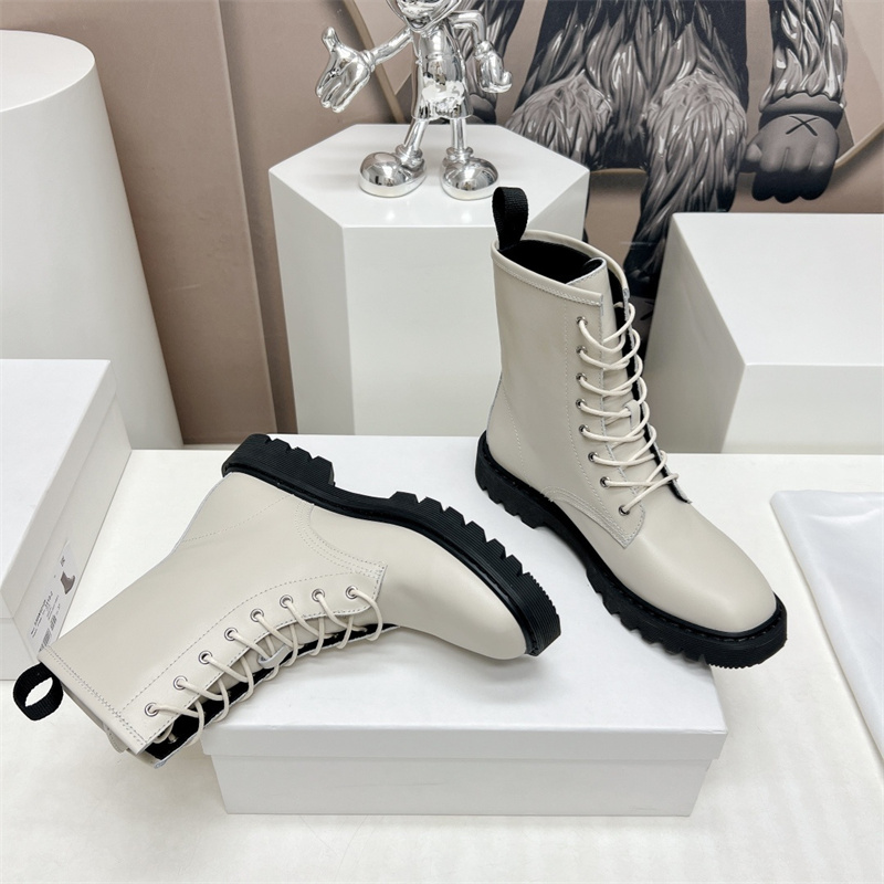 2023 Bottes de pluie à talons épais pour femmes Bottines à semelle épaisse Designer Marque de luxe Bottes Chelsea Chaussures en caoutchouc mi-mollet Martens Martin Boots Mujer 35-41