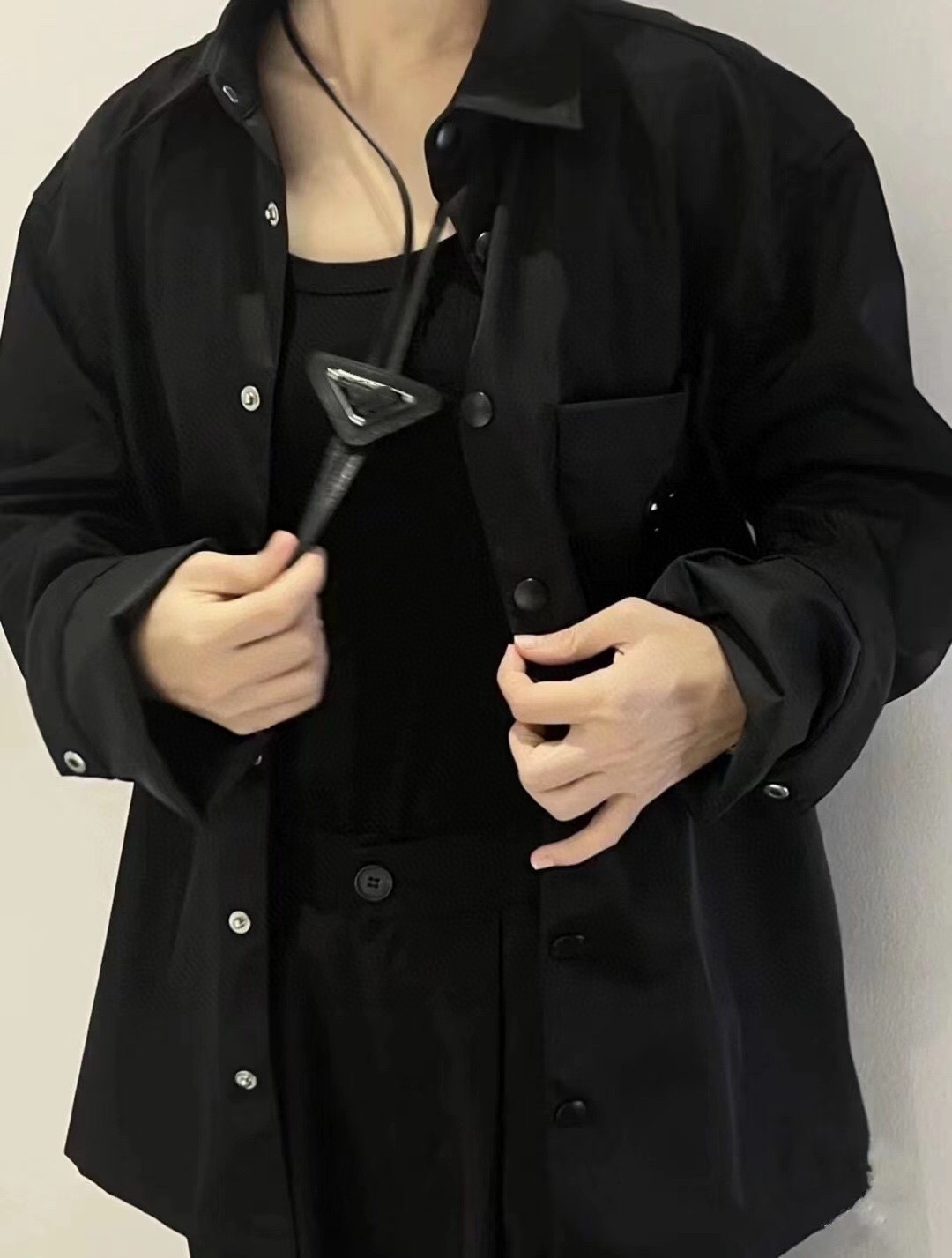 męski projektant czarnej koszuli metalowe logo nylon unisex swobodny wszechstronny koszulka z długim rękawem jesienna cienka kurtka