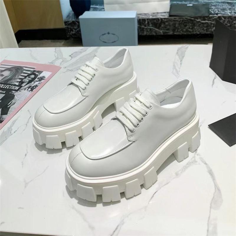 Designer Monolith Skor Dam Svart Glänsande Läder Tofflor Spetsiga tå Plattform Loafers Gummi Plattform Fritidsskor Chunky Rund Toe Sneakers