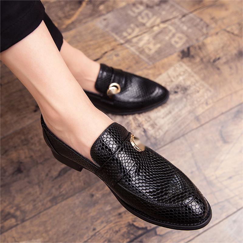 British Fashion Snakeskin Pattern Loafers Men Shoes Solid Color PU Trend Metal Buckle Decoration Business Casual Shoes AD346