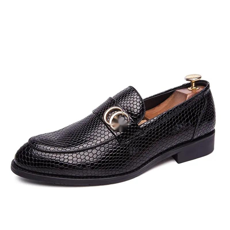 British Fashion Snakeskin Pattern Loafers Men Shoes Solid Color PU Trend Metal Buckle Decoration Business Casual Shoes AD346